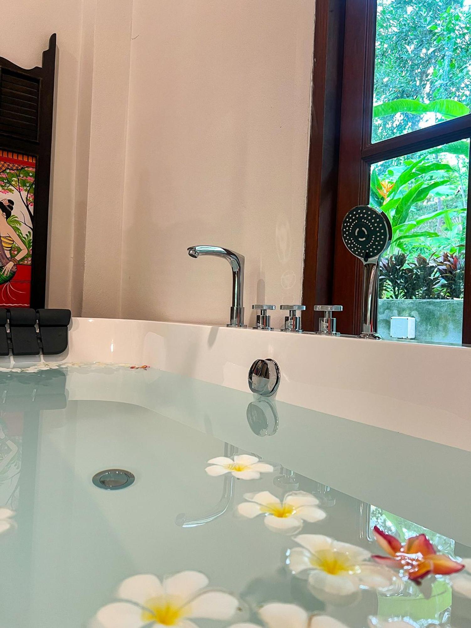 Cascade Tara Hotel
